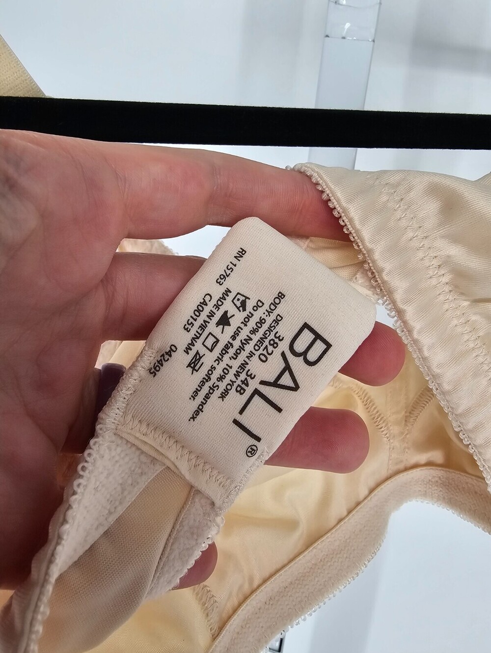Bali Womens Sz 34B Unlined T Shirt Bra Style 3820 Beige Satin - Picture 4 of 4